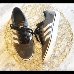 Adidas grey suede skateboard shoes size 8.5